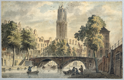 30445 Gezicht in spiegelbeeld op de Oudegracht te Utrecht met de Gaardbrug, voorgevels van de huizen aan de oostzijde ...